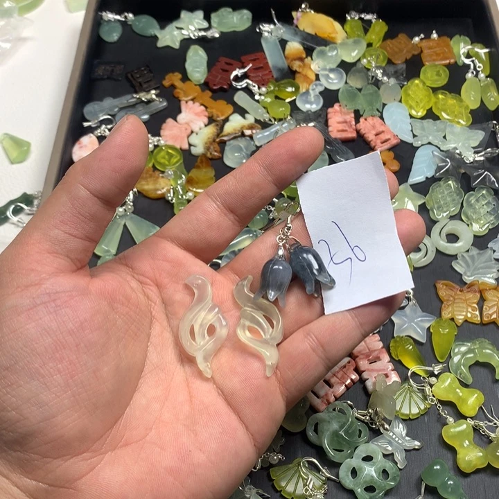 蛇纹石玉耳钉足银镀金镶嵌星***?