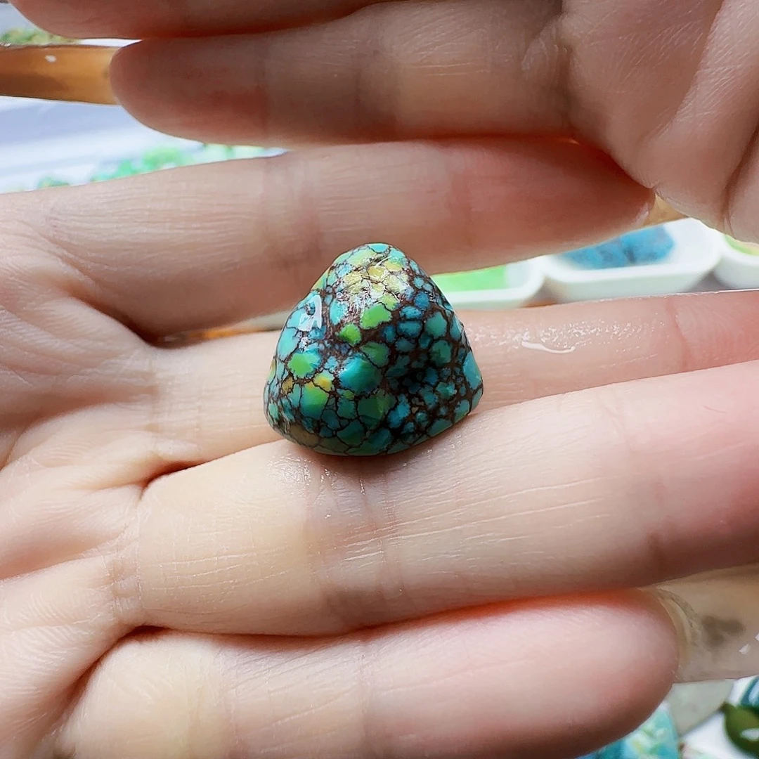 绿松石合金颈饰唐三彩