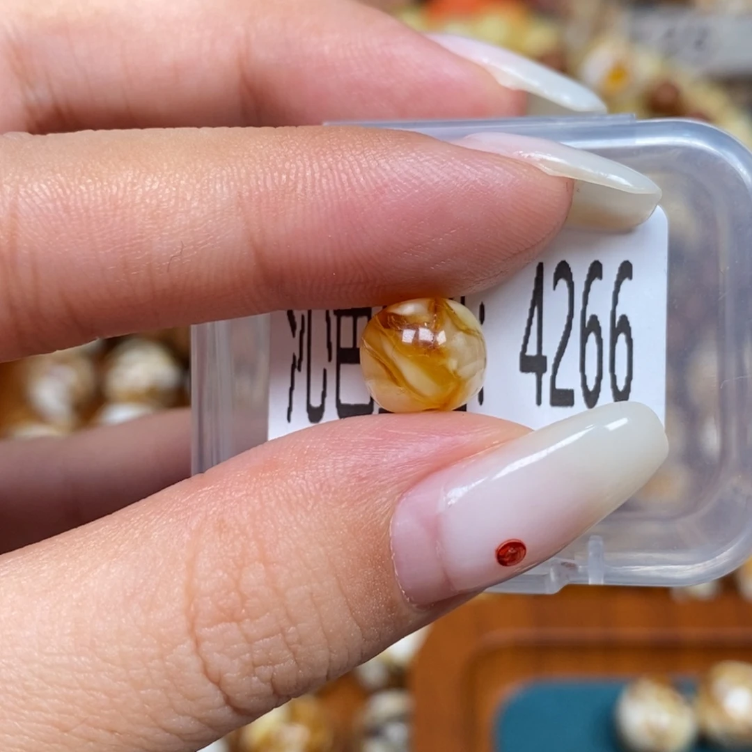 蜜蜡未镶嵌珠宝奇石4266