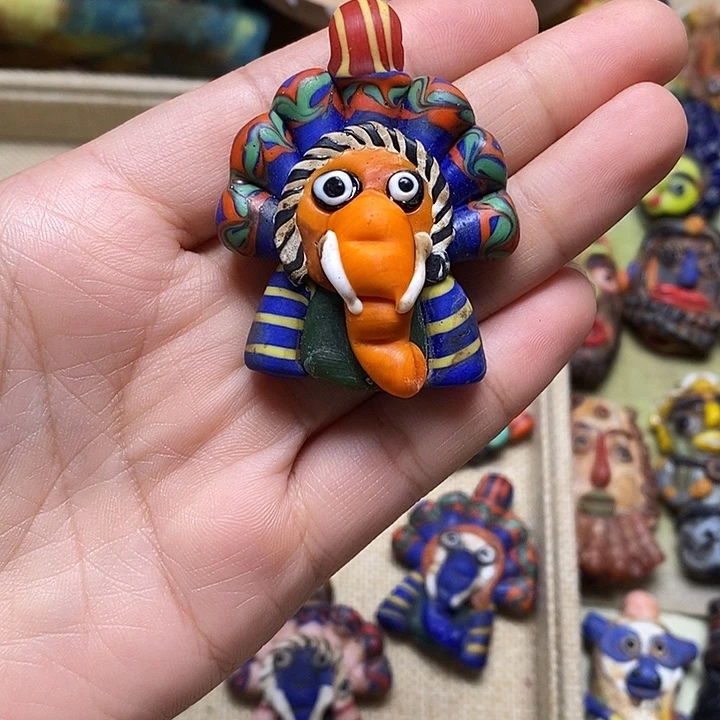 琉璃颈饰酋长象095