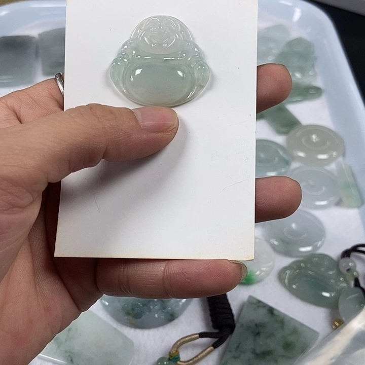 叮***猫翡翠未镶嵌颈饰佛公