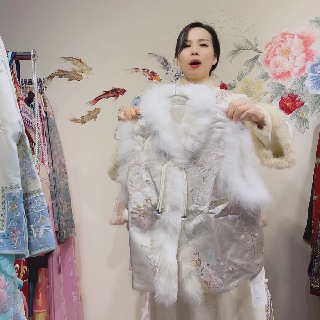 秋冬款常规毛毛包边提花短款国风马甲