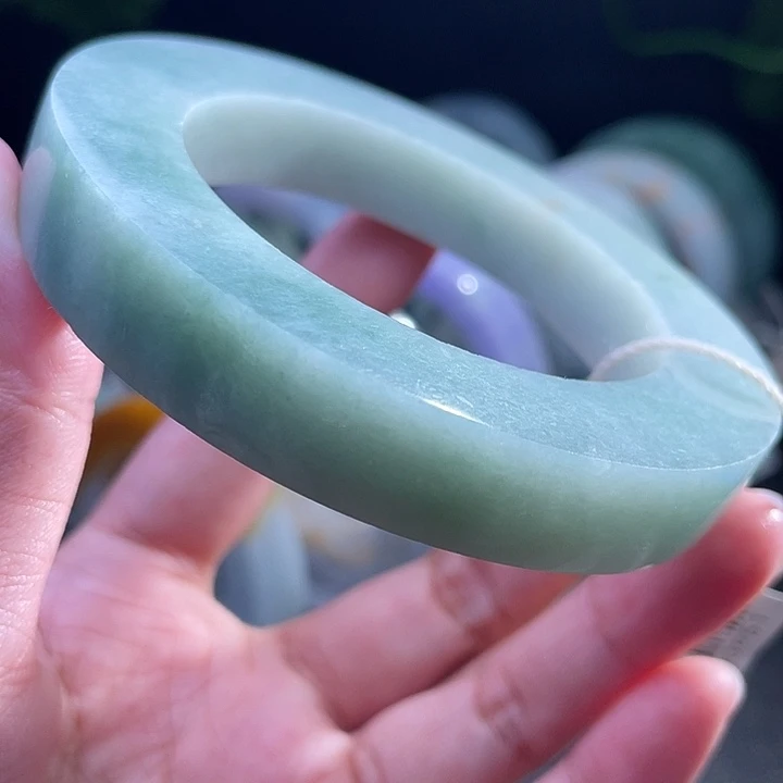 定制翡翠未镶嵌翡翠手镯
