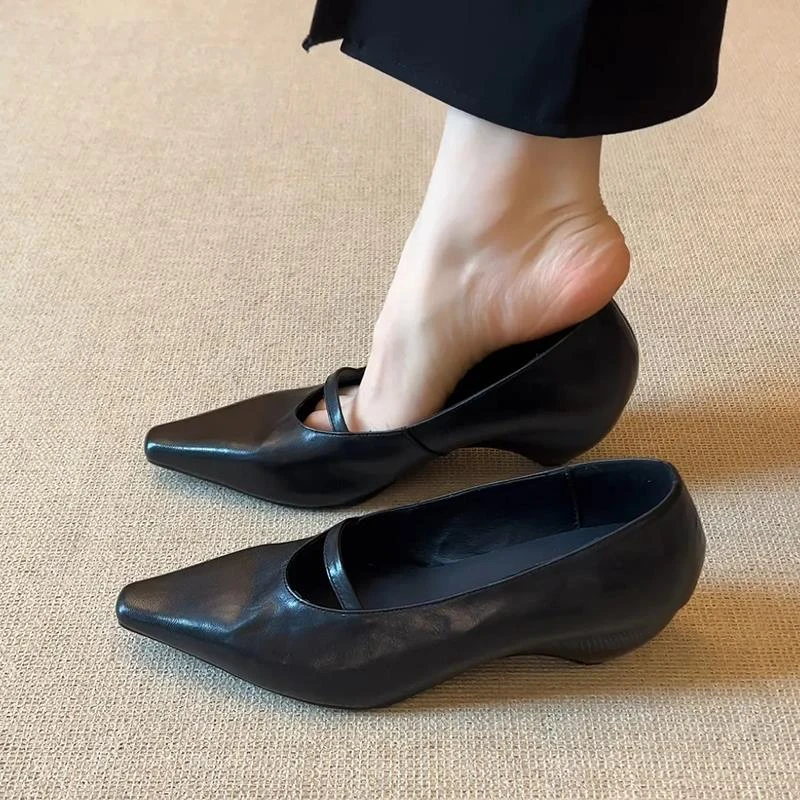 【维米克设计师版】明星同款百搭版~法式复古尖头粗跟一字带玛丽