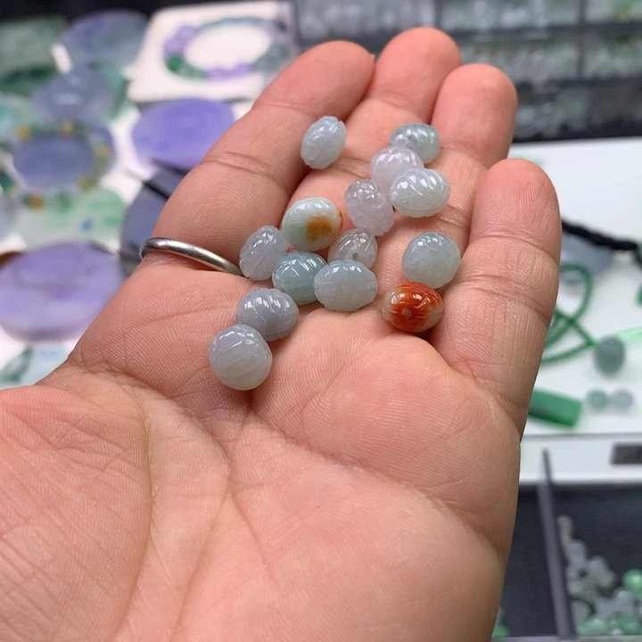 翡翠颈饰未镶嵌不退不换