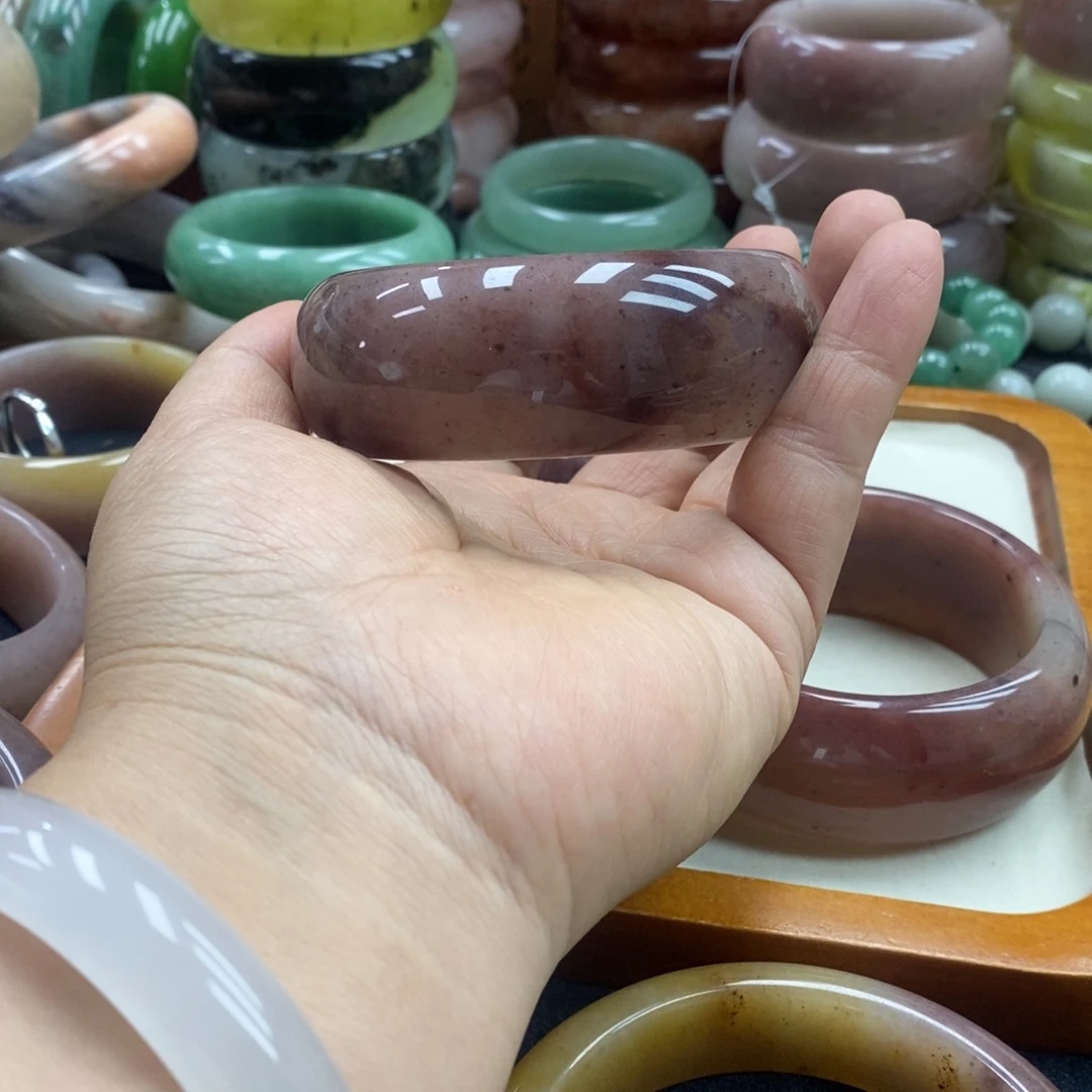 胡***扬未镶嵌手镯石英质玉