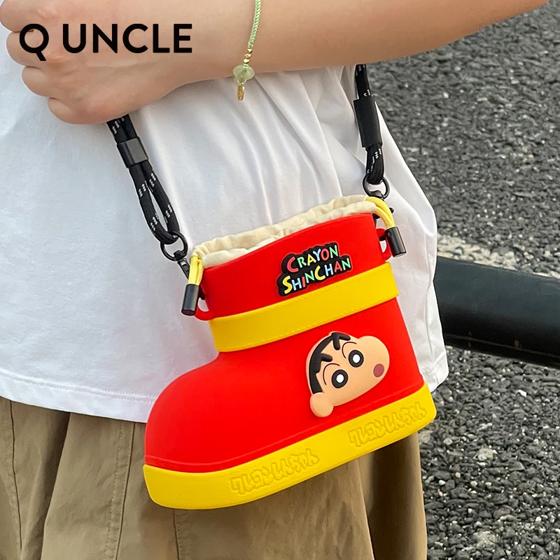 Q版大叔蜡笔小新雨靴款斜挎包女士休闲单肩包可爱潮玩夏天散步