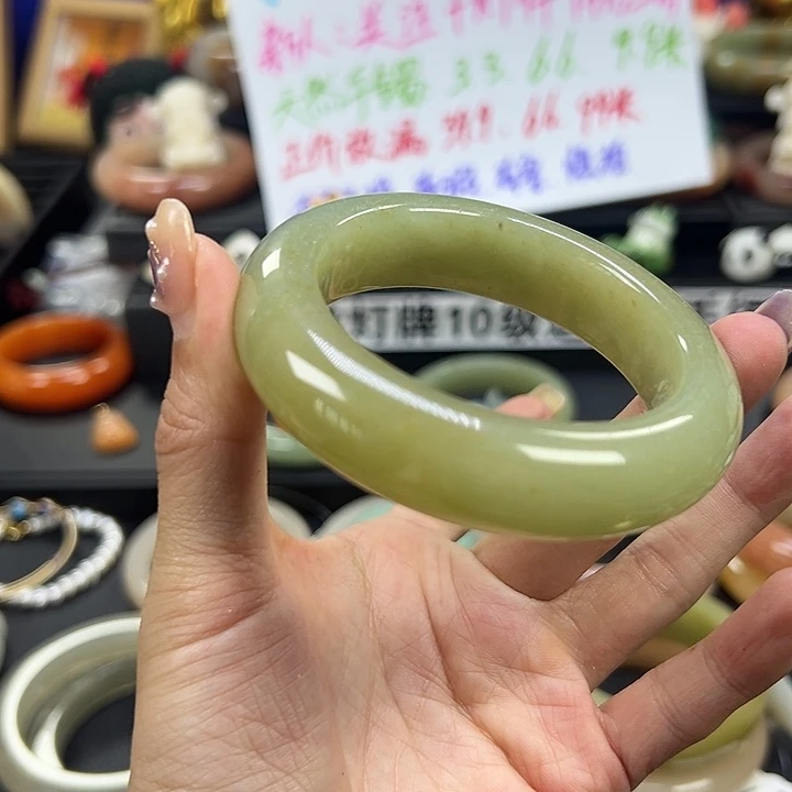 *****石英岩玉未镶嵌手镯