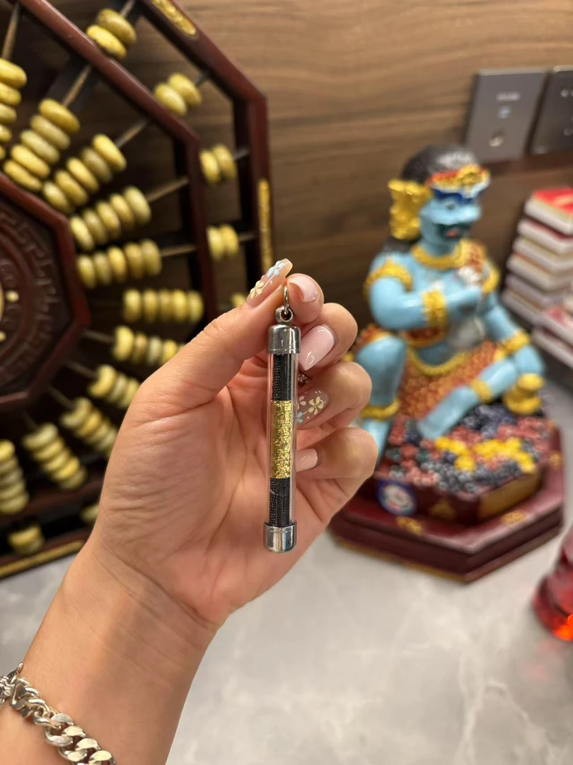 钛钢亚克力吊坠 细细管可爱黑色吊坠