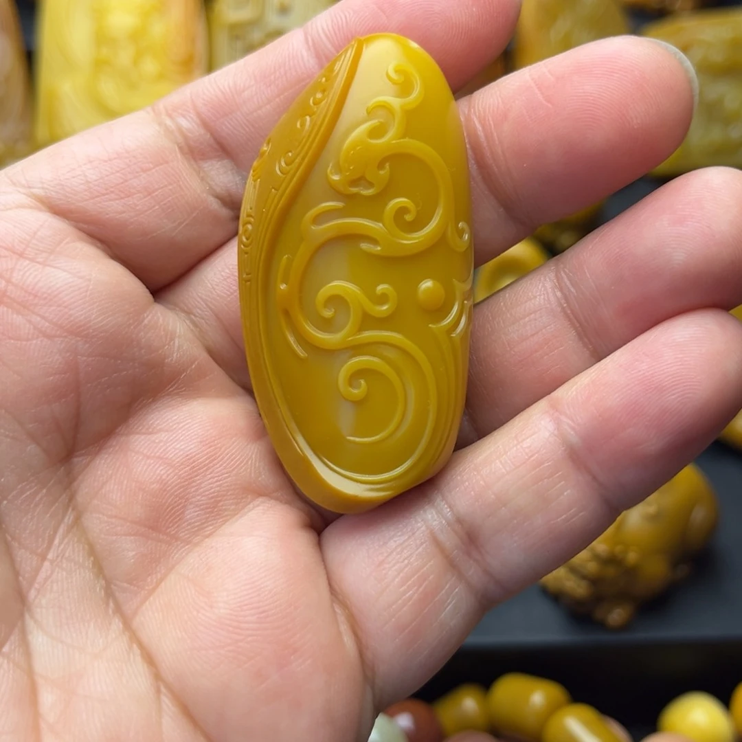 石英质玉未镶嵌颈饰