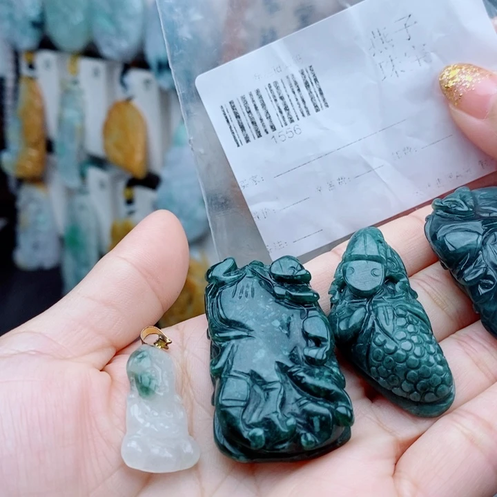 翡翠未镶嵌颈饰翡翠