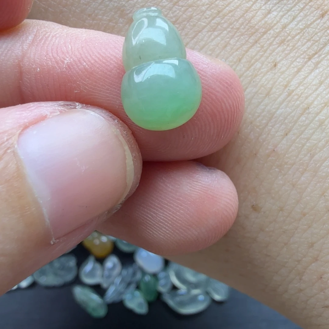 翡翠未镶嵌颈饰19