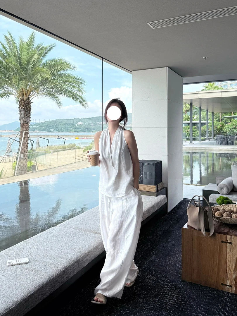 『PEACHZHMO』100气质挂脖宽松知性背心极简休闲松弛无袖上衣女