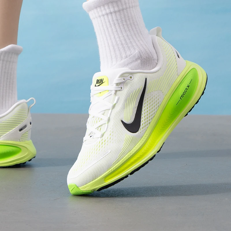 Nike耐克女鞋跑鞋夏季新款VOMERO 18透气运动鞋缓震跑步鞋HQ2157