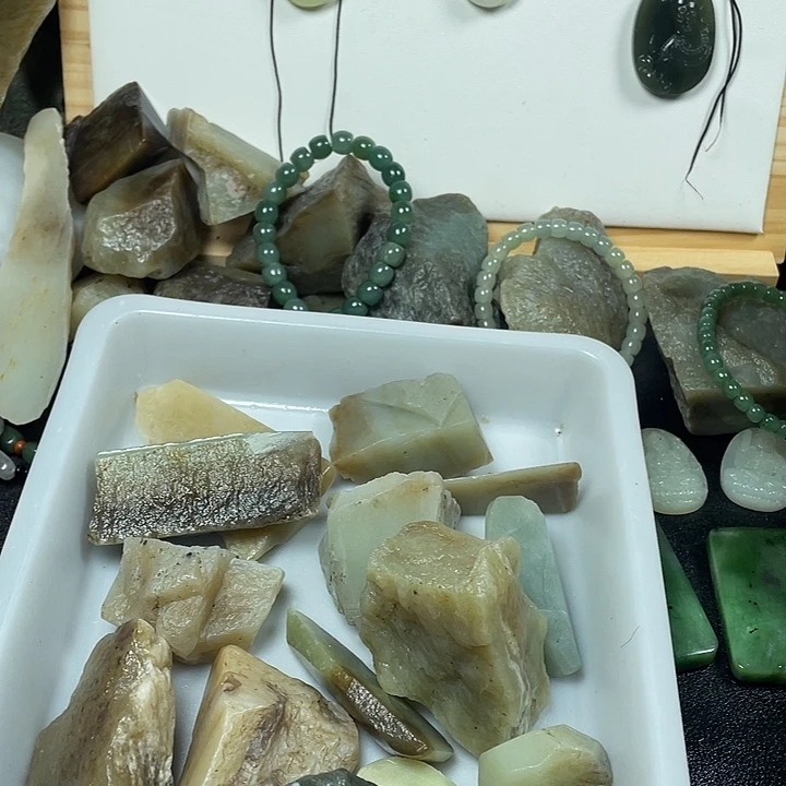 同***乐和田玉（糖玉）未镶嵌珠宝半成品