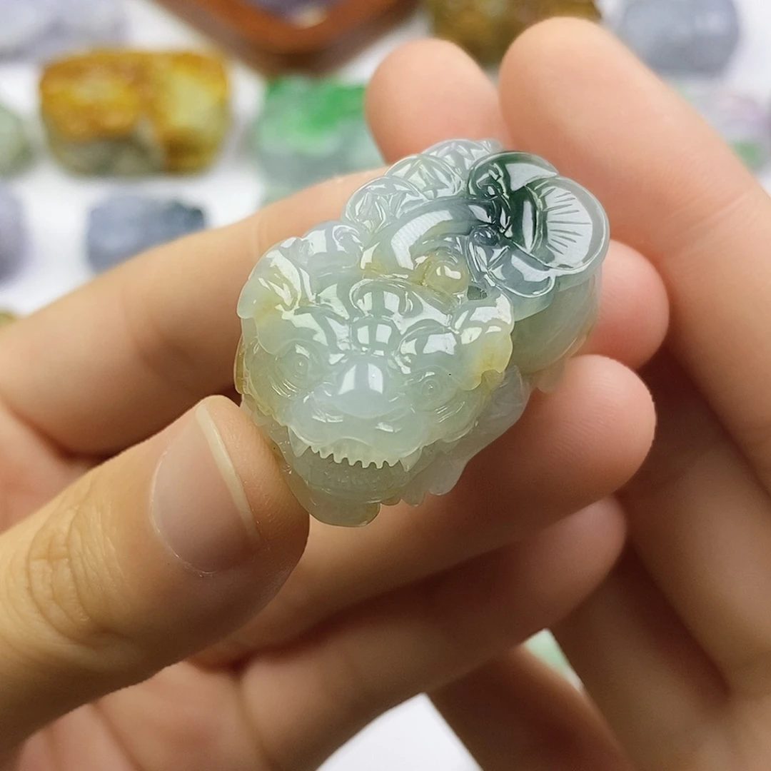 翡翠未镶嵌颈饰貔貅