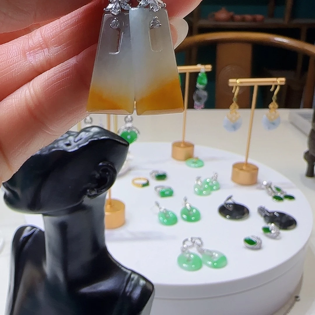 翡翠耳饰18K金镶嵌天然缅甸a货翡翠