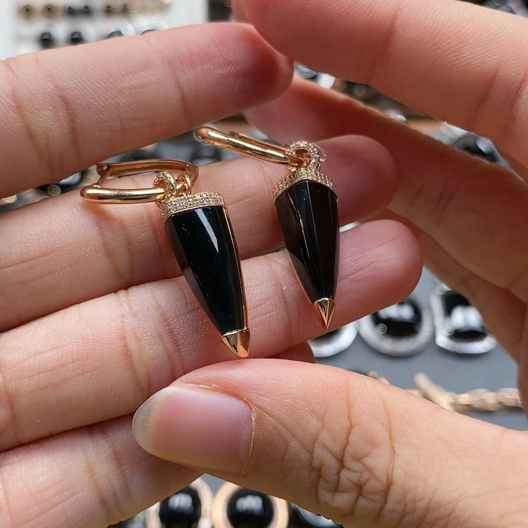 18K金镶嵌翡翠耳饰墨翠