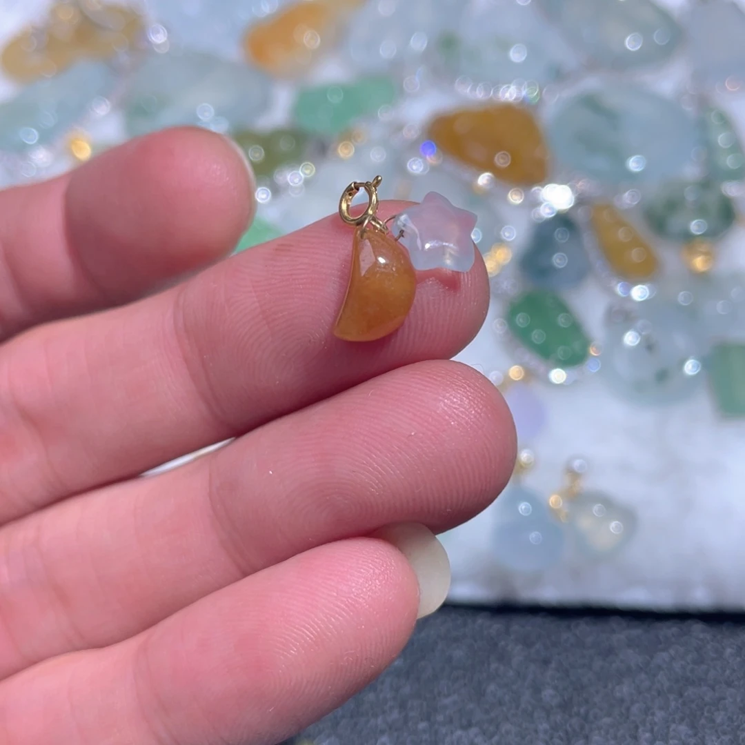 翡翠18K金镶嵌颈饰翡翠