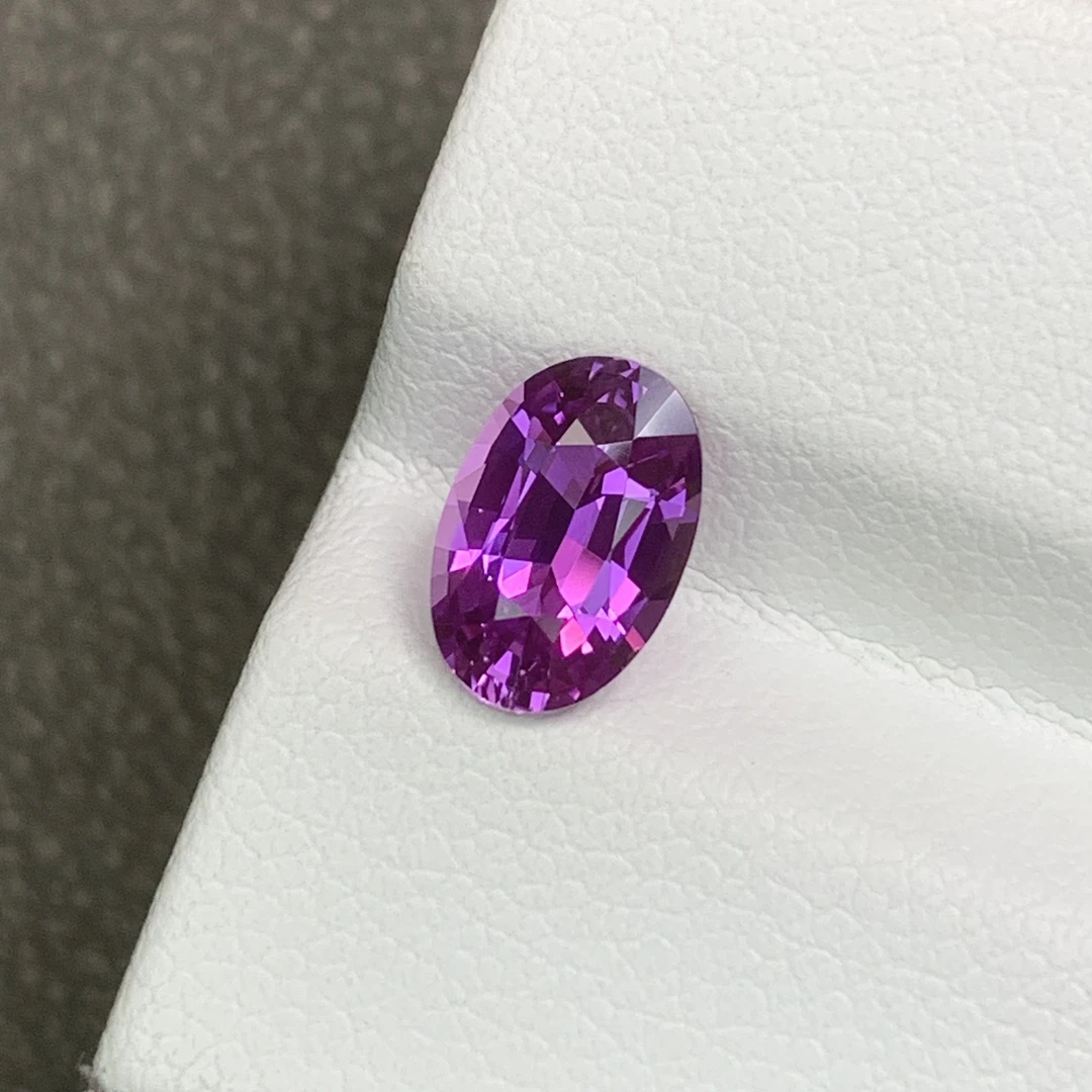 天然无烧薰衣草蓝宝石1.34ct 全净玻璃体精切椭圆形颜色浓郁明亮