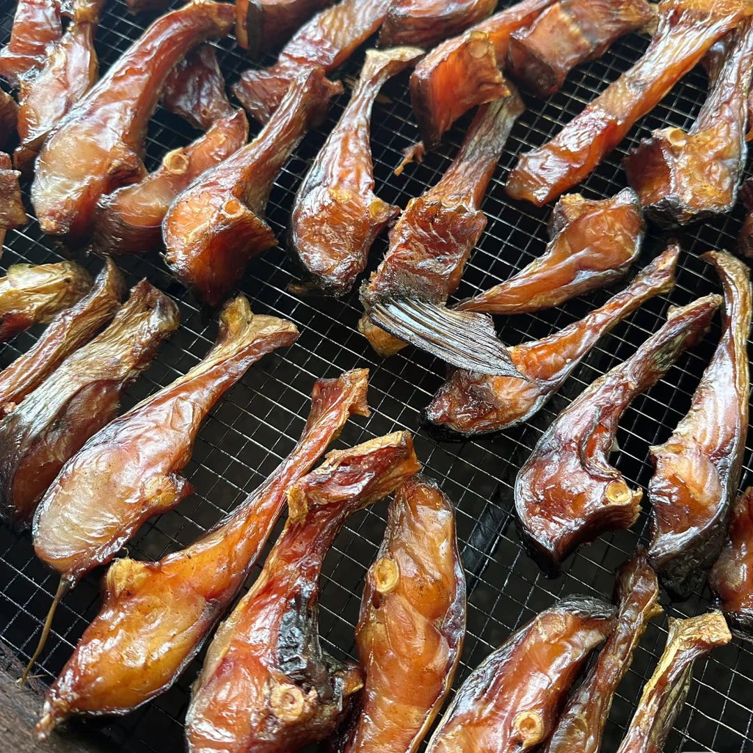 江西上饶特产米糠烟熏草鱼干肉香辣腊味咸鱼非即食