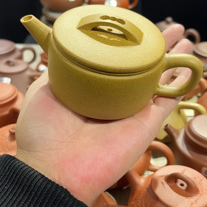 紫砂茶杯黄段汉瓦壶
