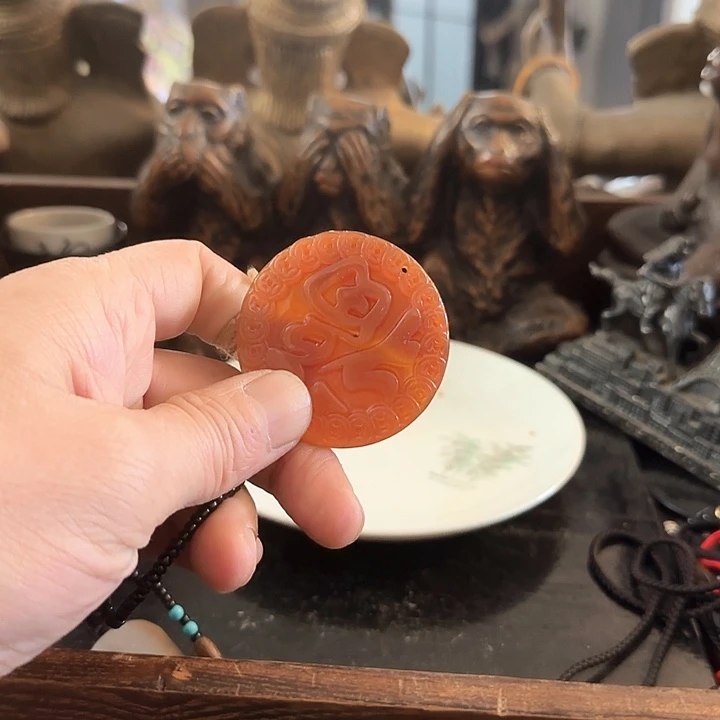 石英质玉颈饰合金