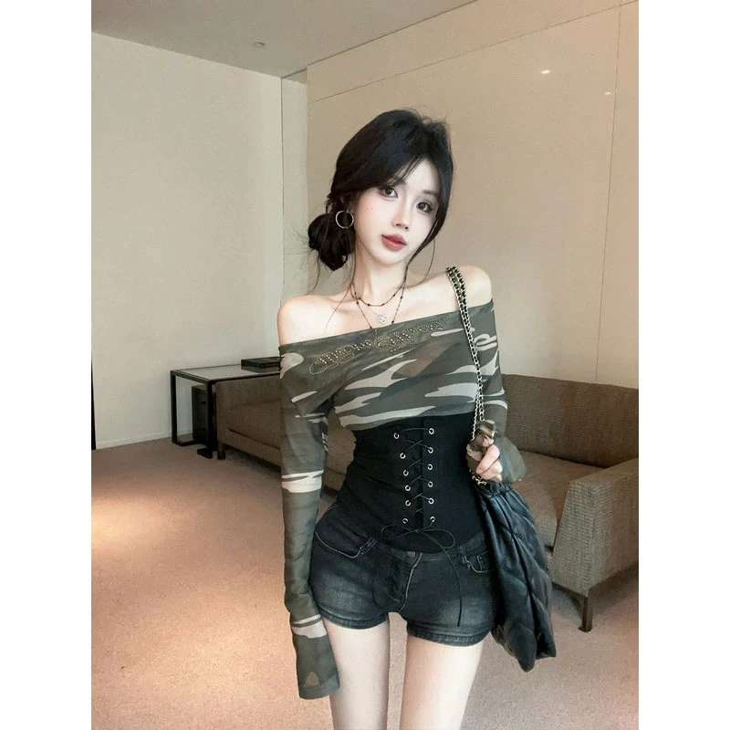 2025新款街头辣妹长袖迷彩烫钻网纱绑带一字肩上衣女百搭短裤套装