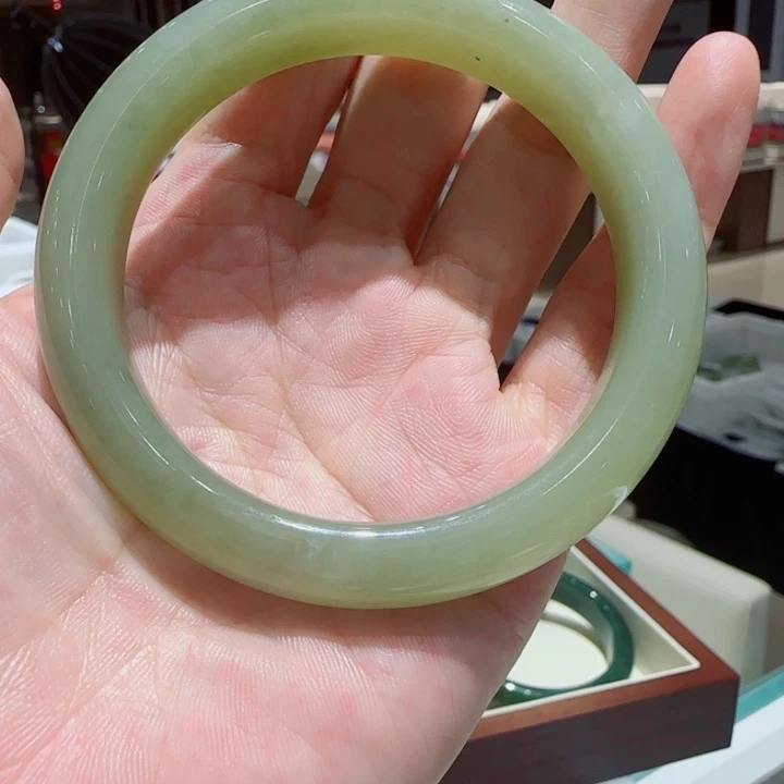 未镶嵌手镯和田玉761