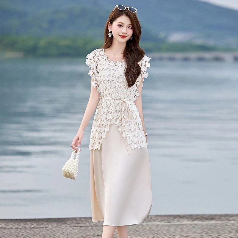 碎花法式新品时尚镂空花瓣上衣＋吊带蕾丝韩版两件套女LM6909裙子