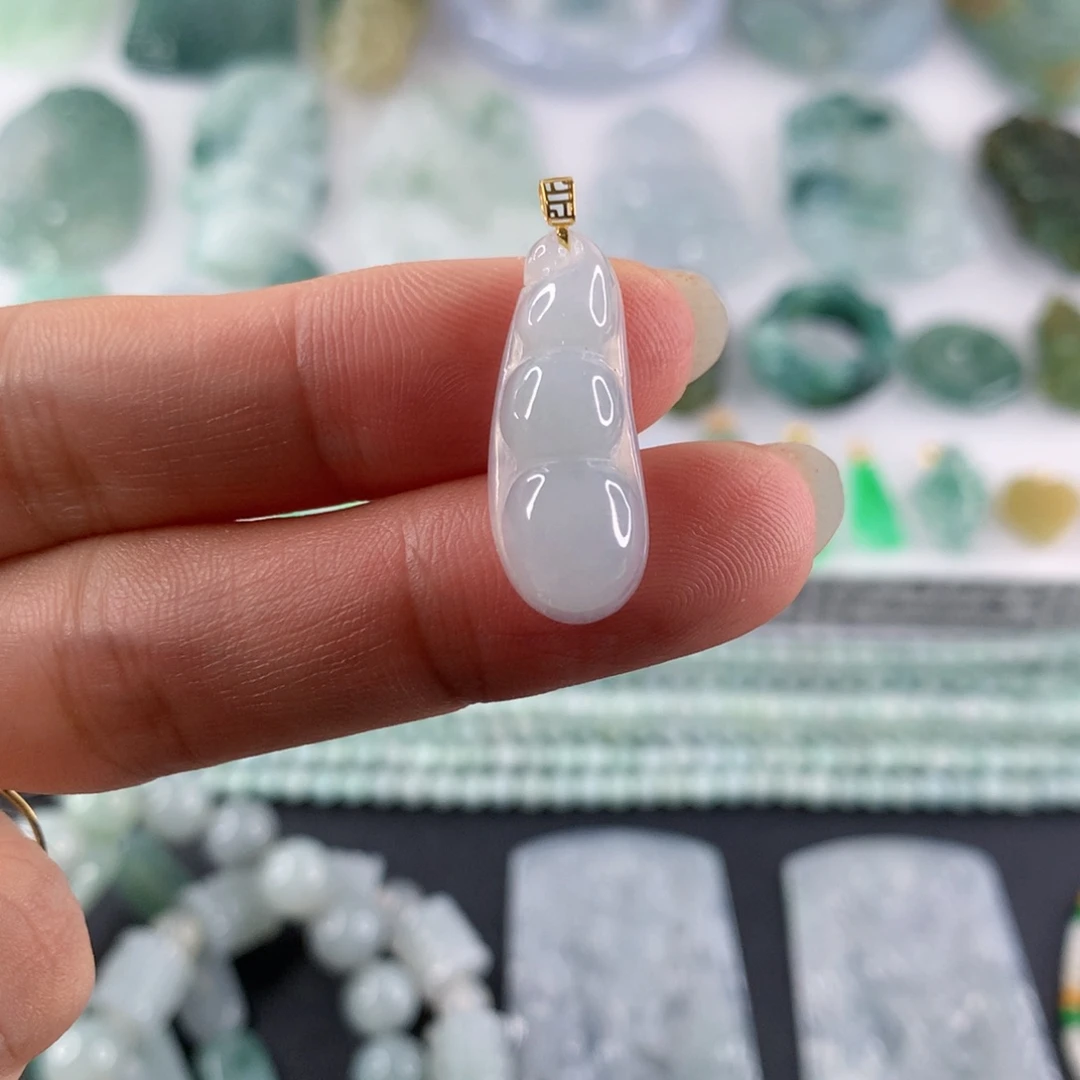 翡翠未镶嵌颈饰豆子