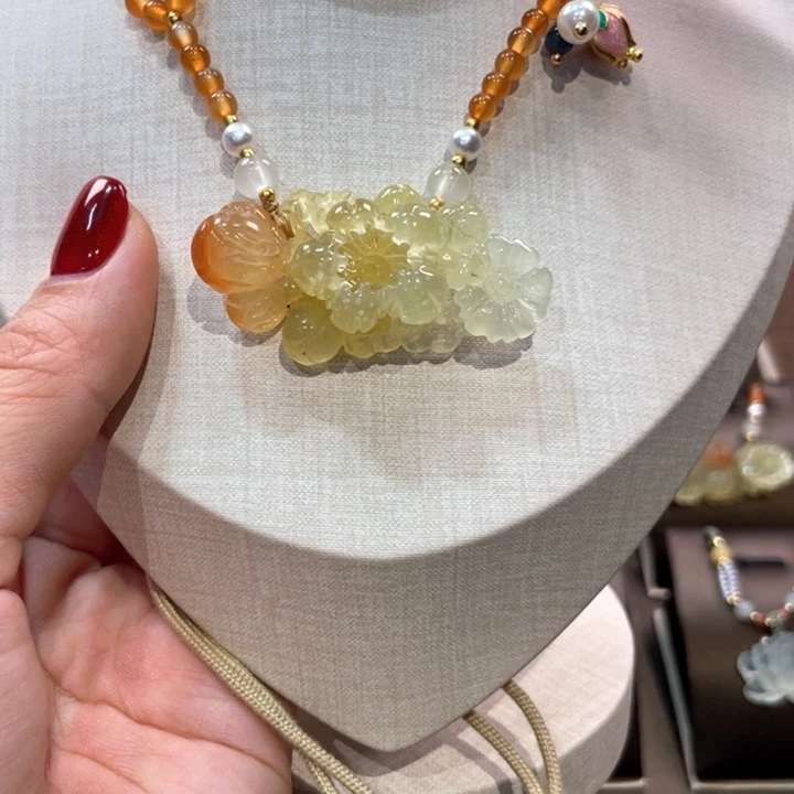 蛇纹石玉颈饰未镶嵌