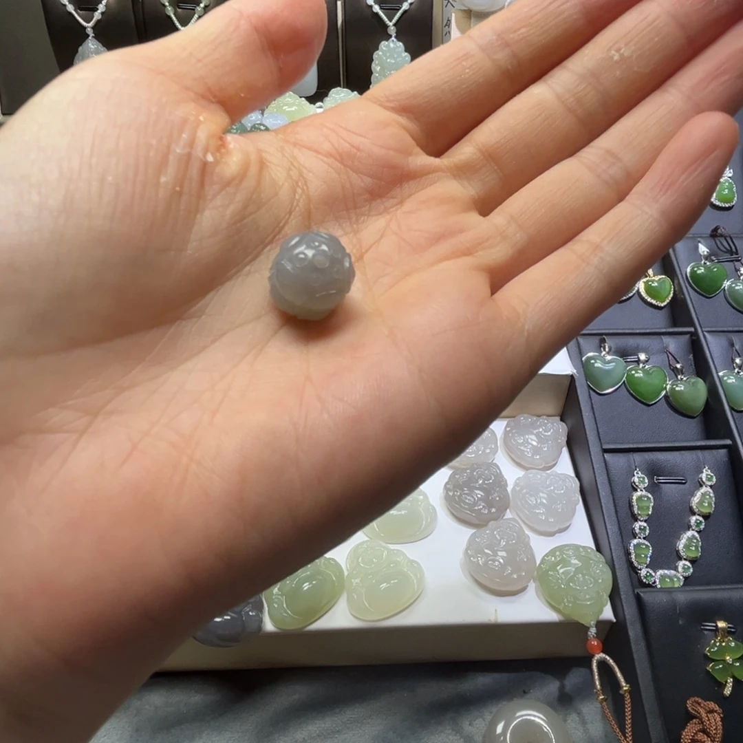 薰***草和田玉未镶嵌颈饰