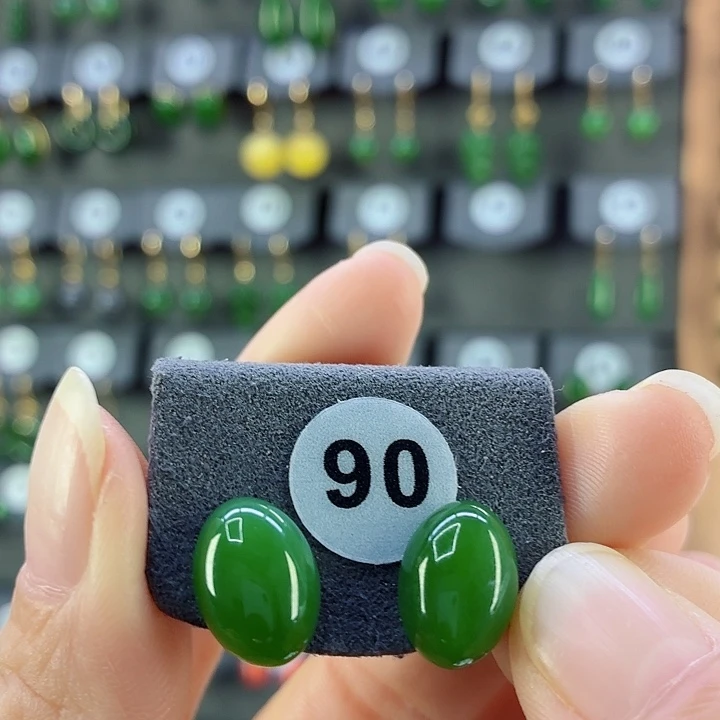 和田玉18K金镶嵌耳饰