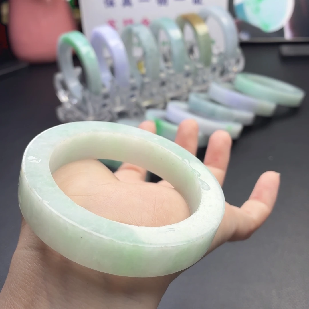 定制翡翠未镶嵌洒金手镯 甜绿丝