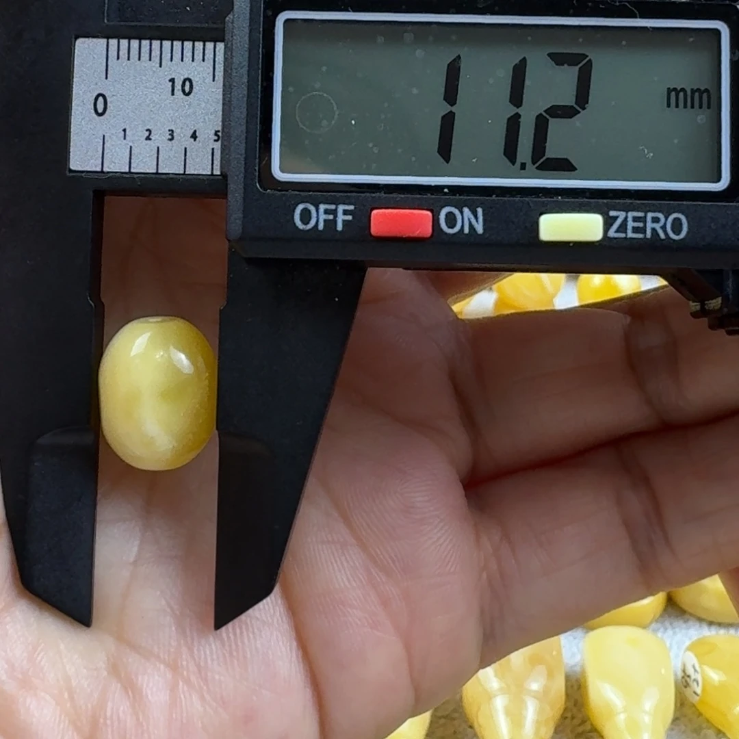 蜜蜡未镶嵌裸石17杂