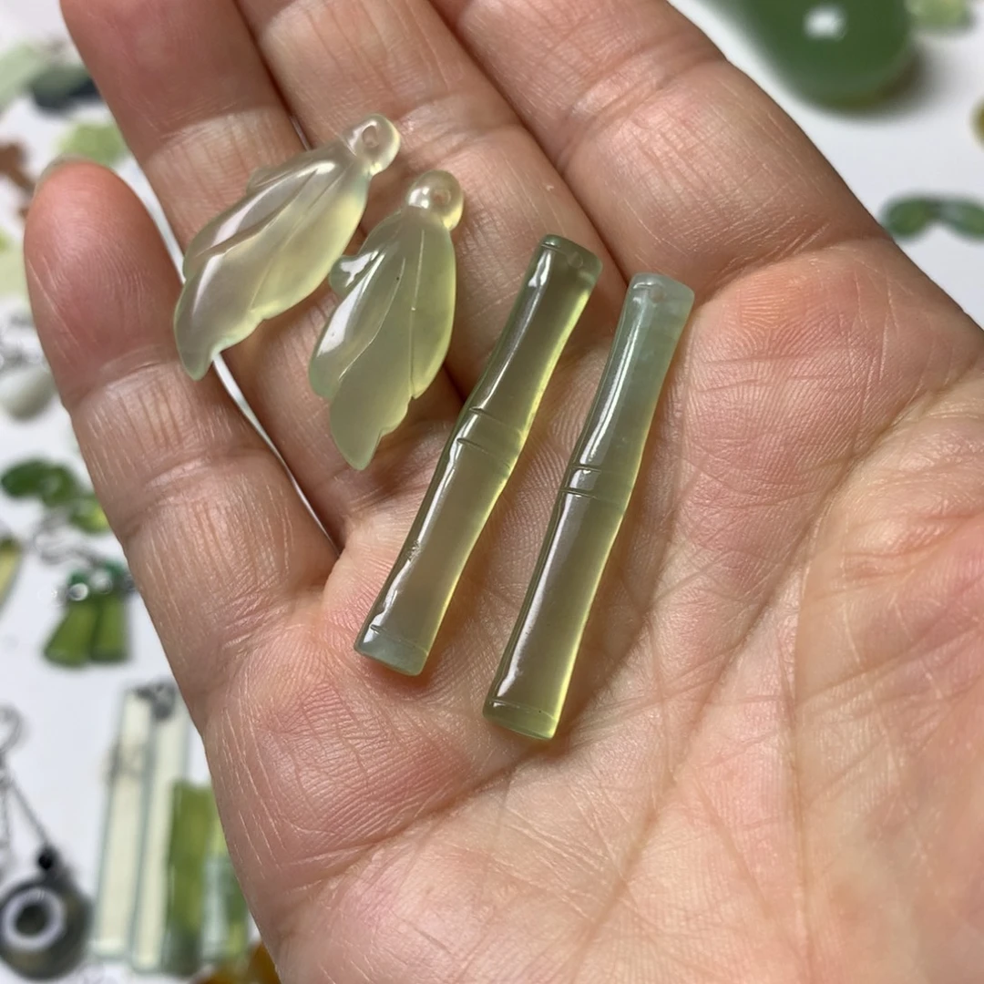 一***菊蛇纹石玉未镶嵌耳坠