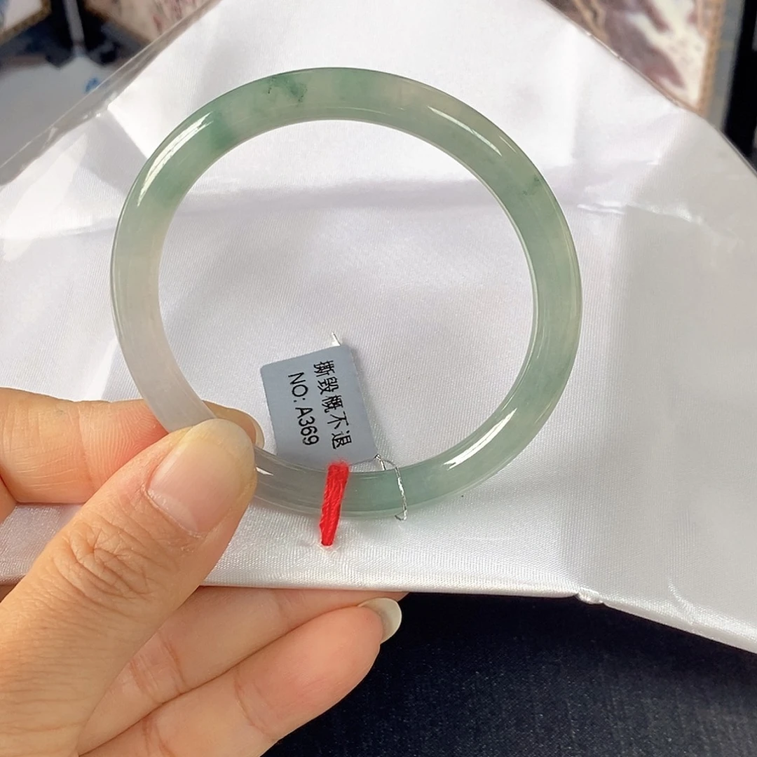 翡翠未镶嵌手镯（圆镯）52.7