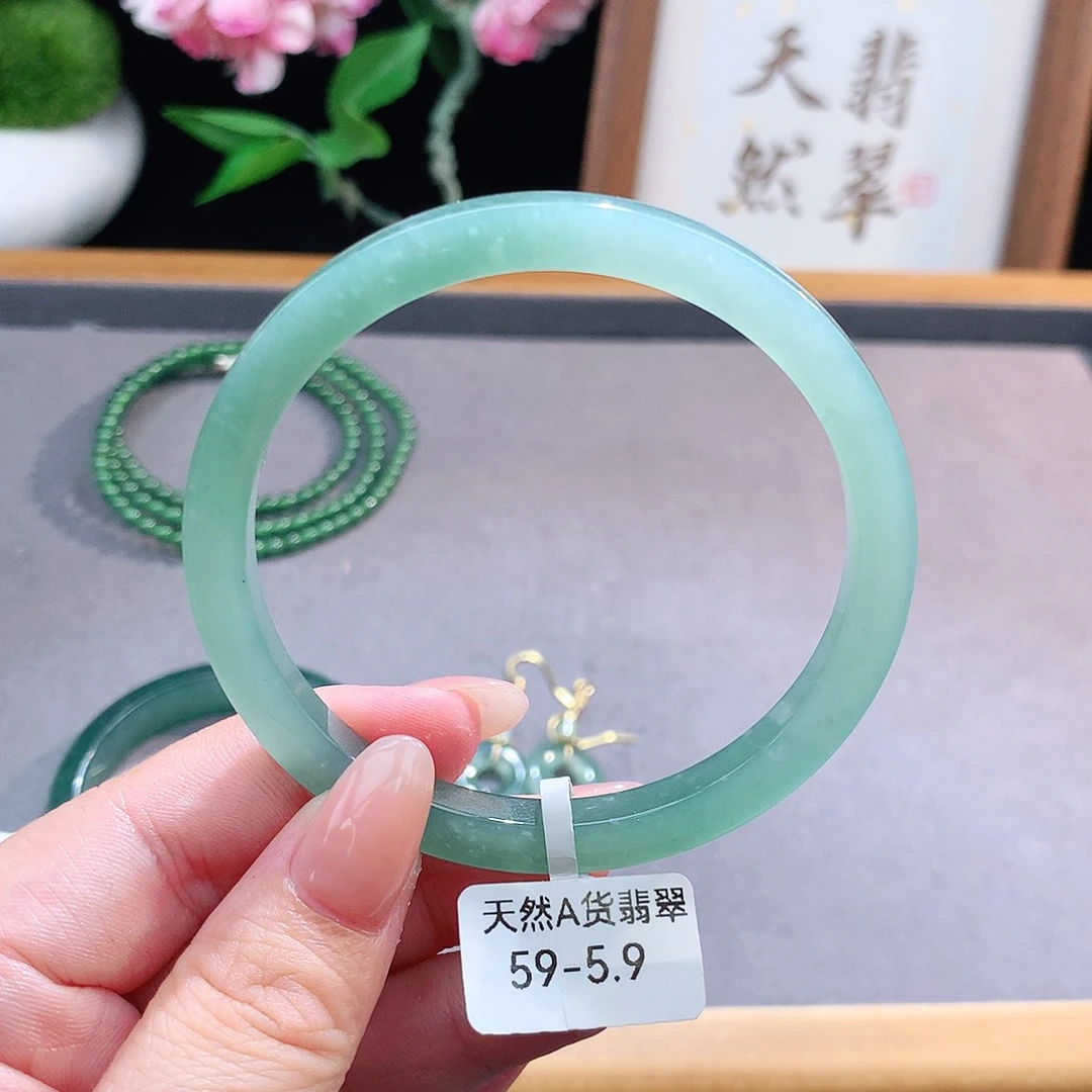 未镶嵌手镯（圆镯）翡翠