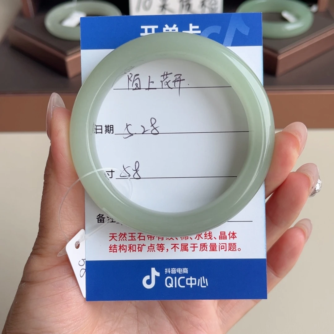 石英质玉手镯未镶嵌陌****陌