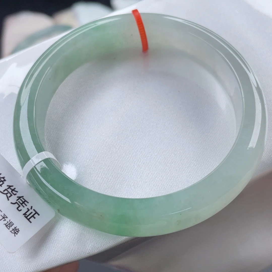 翡翠手镯未镶嵌56圈