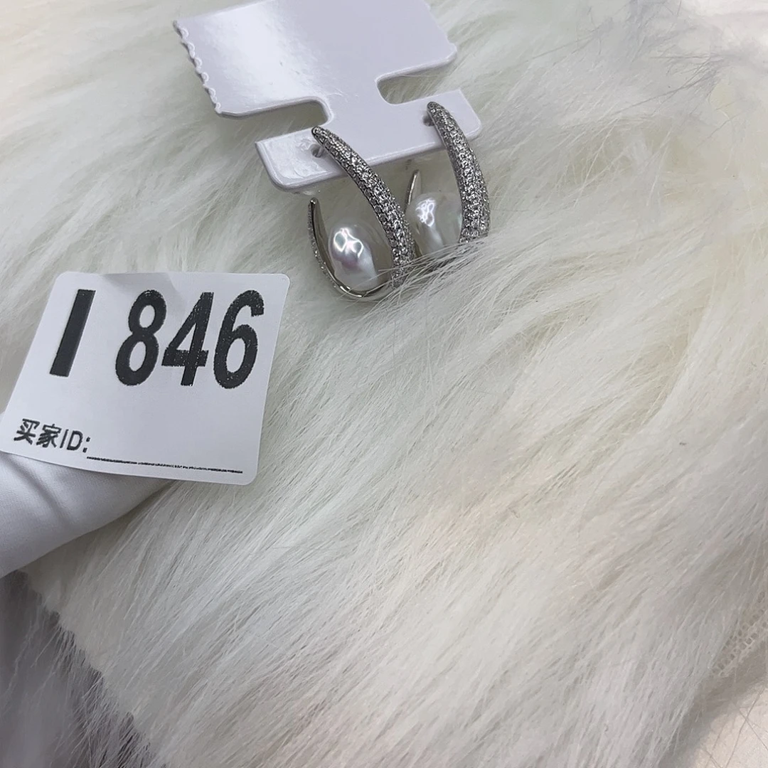 淡水珍珠合金耳饰