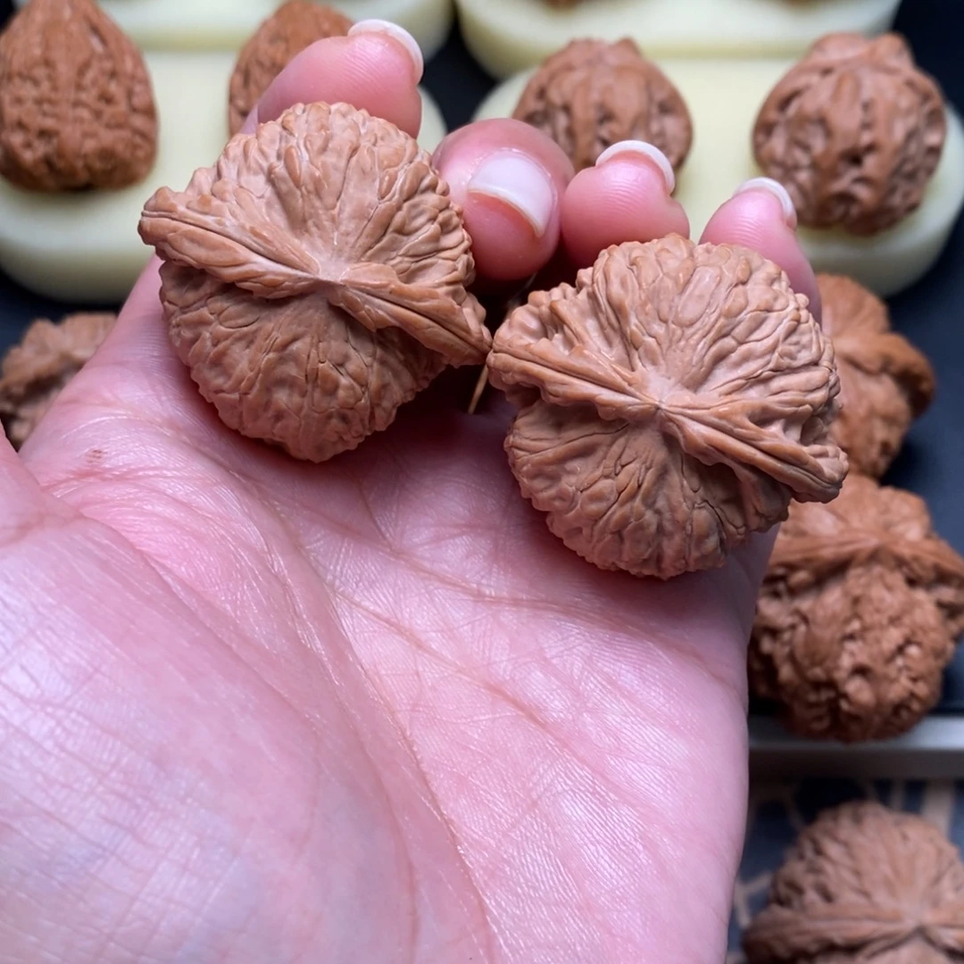 文玩核桃吊坠白狮子41