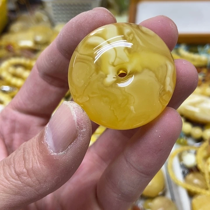 蜜蜡未镶嵌裸石吊坠