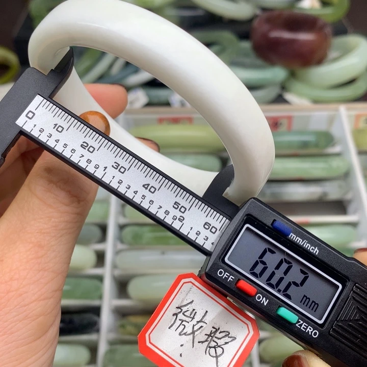 蛇纹石玉未镶嵌手镯547