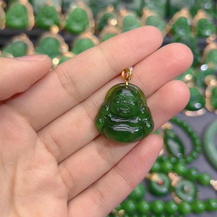 颈饰18K金镶嵌和田玉（碧玉）