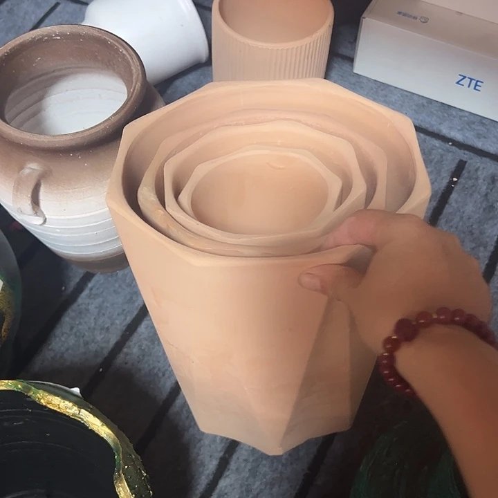 瑕疵窑裂有孔4个盆