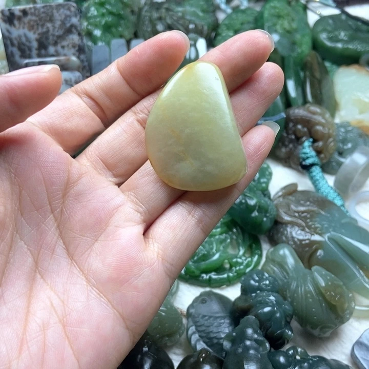 颈饰未镶嵌和田玉