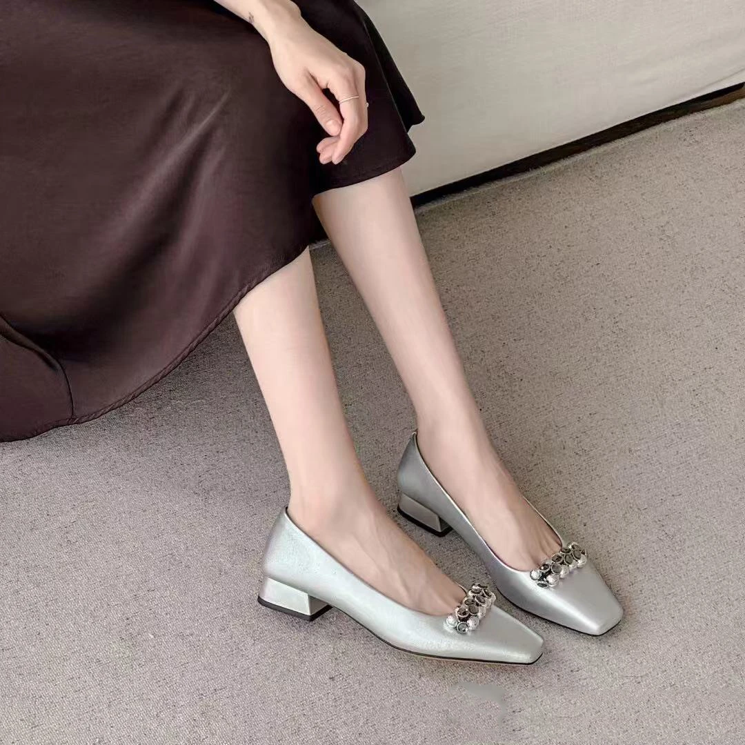 【小贝家】一代2cm粗跟低跟珍珠女鞋软底高跟单鞋方头春季瓢鞋1600