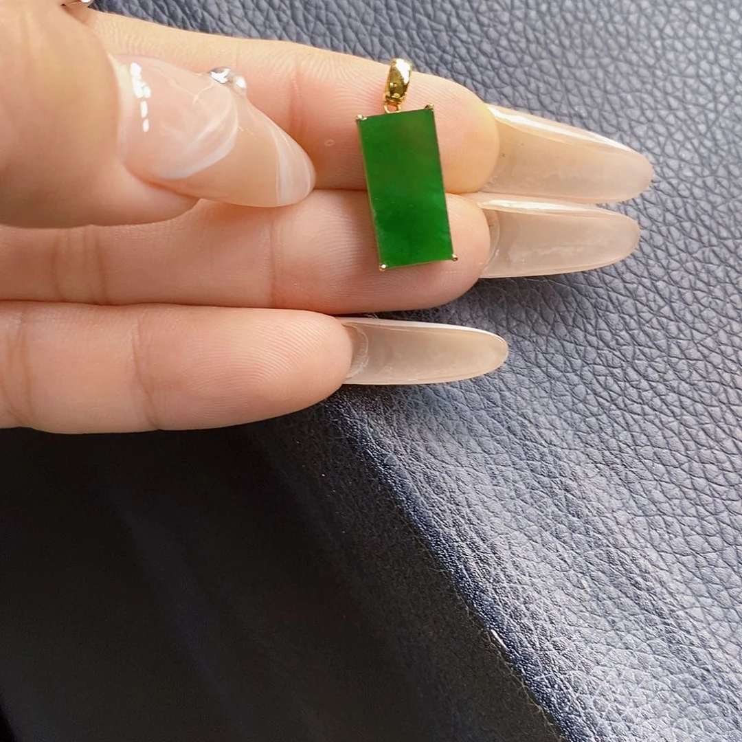 翡翠18K金镶嵌颈饰翡翠